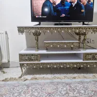 میزتلویزیون وساعت برنز