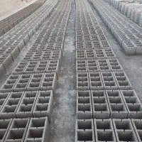 بلوکه سیمانی  ۱۸در۳۸ ، سه خانه ،ته بسته