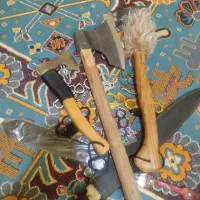 تبر کنده زنی و چاقوی آشپزخانه