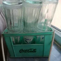 جعبه بهمراه بطری نوشابه