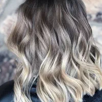 ۴ مدل رایگان برای خدمات ویژه و تخصصی رنگ و لایت