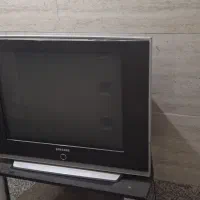 24 اینچ مارک سامسونگ همراه با کنترل و میز تلویزون