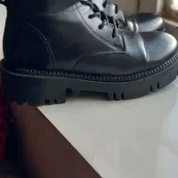 نیم بوت سایز ۴۰ و کفش مردانه سایز ۴۳