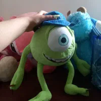 عروسک|اسباب‌بازی بچه|رباط‌کریم, رباط‌کریم|دیوار