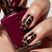 استخدام ناخن کار