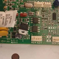 استخدام بازنشسته آشنا به کامپیوتر و فنی لوازم برقی