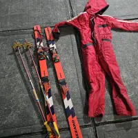 چوب اسکی بلیزارد به همراه باتون و کاپشن شلوار دار