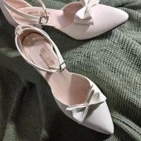 کفس مجلسی|کیف، کفش، کمربند|چمستان, |دیوار