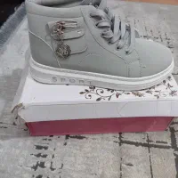 کفش|کیف، کفش، کمربند|شاهینشهر, خانه کارگر|دیوار