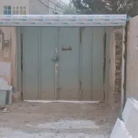 در اهنی حیاط