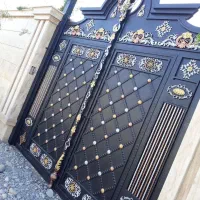 نقاش درب حیاط