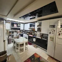 آپارتمان-172متری-خیابان-بازارچه