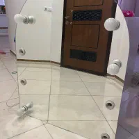 آینه چراغ دار|آرایشگاه و سالن‌های زیبایی|رشت, جهاد|دیوار