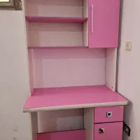میز تحریر و کتابخانه کودک