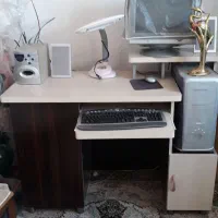 کامپیوتر ومیز