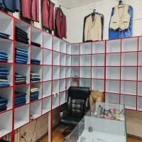 قفسه پوشاک فروشی