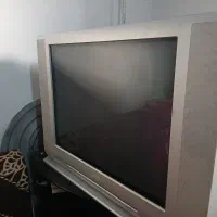 تلوزیون و میز