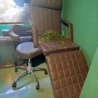 صندلی  آرایشگری میکاپ . صندلی  استاد کار