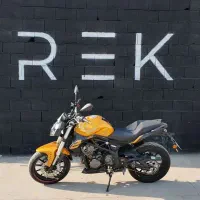 بنلی دو سیلندر طلایی در حد صفر