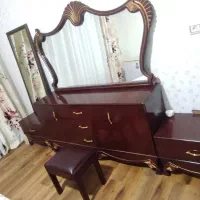 تخت دو نفره، آیینه و کنسول