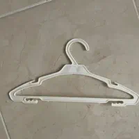 چوب لباسی پلاستیکی سفید