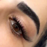 آموزش تخصصی کاشت و اکستنشن مژه
