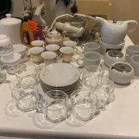 تعدادی لوازم پذیرایی   قهوه خوری ماهیتابه  وغیره