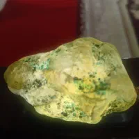 سنگ زیباخاص اوپال وعقیق سوسنی ویک عددانگشترطلاروسی