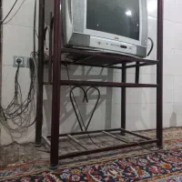 تلویزیون ال جی با میز تلویزیون