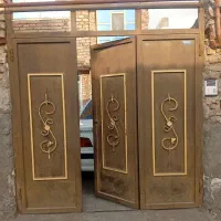 درب ۲/۲۵×۲/۵ سالم بدون پوسیدکی