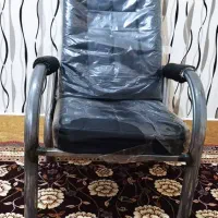 یه عدد صندلی انتظار