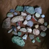 سنگ های قیمتی تراش نخورده