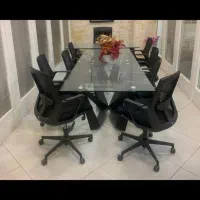 میز کنفرانس شیشه‌ای