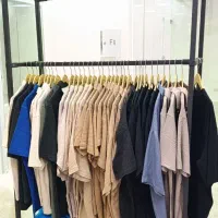 رگال و مانکن و میز و ویترین