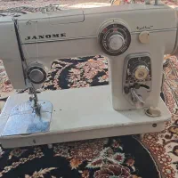 چرخ خیاطی ژانومه ۶۸۰ اصلی همراه میز