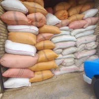 کاه لوبیا و عدس داخل گونی