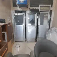 تعدادی درب فروشی