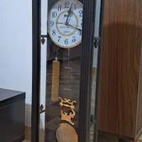 ساعت دیواری در حد نو