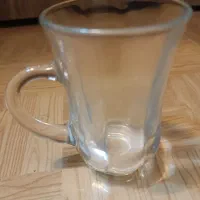 دو دست لیوان