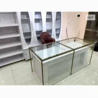 تعدادی ویترین مغازه MDF با ریل آکاردئونی