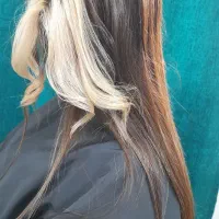 خدمات تخصصی رنگ و لایت سیمین صنم بی اسیب|خدمات آرایشگری و زیبایی|رشت, نامجو|دیوار