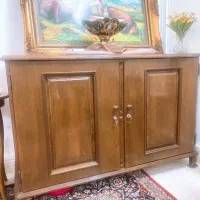 میز چوبی(کمد) و قاب