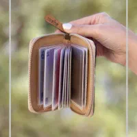 کیف عابر بانک قرمز