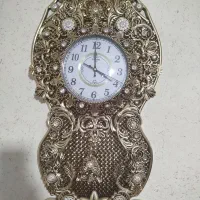 ساعت دیواری تمیز