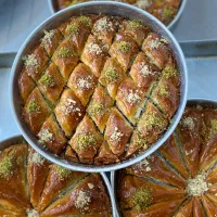 به ۲نفر خانم زیر ۳۰سال جهت تولید باقلوا