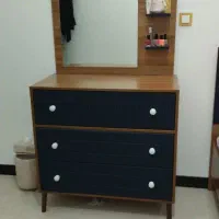 تخت و میز ارایش جوان