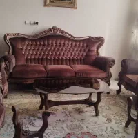فروش فوری یکدست مبل سلطنتی و یکدست مبل راحتی|مبلمان خانگی و میز عسلی|اصفهان, عباسآباد|دیوار