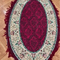 فرش بیضی کناره هست
