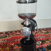 آسیاب قهوه و تابلو ال ای دی در حد نو