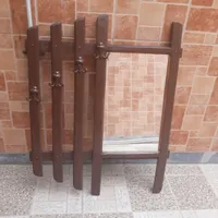 آینه و آویز لباس